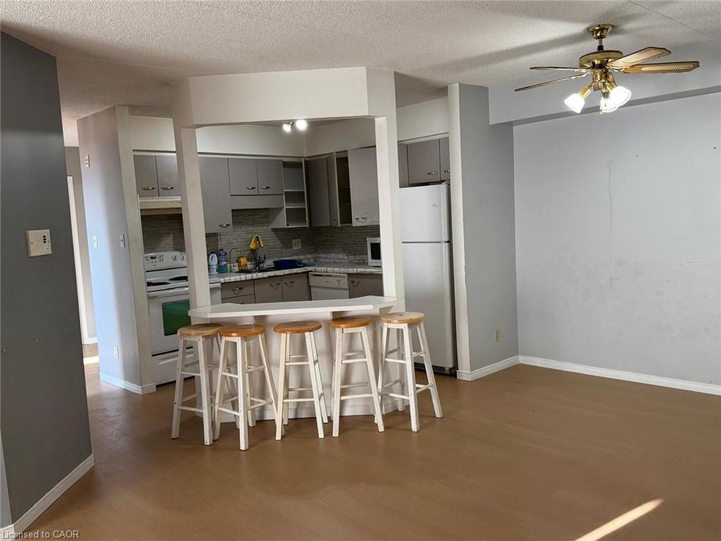 6-3085 Kingsway Drive, Kitchener, ON - Indoor