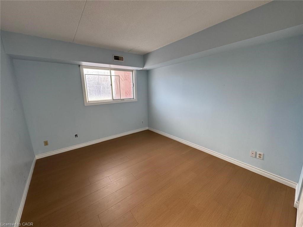 6-3085 Kingsway Drive, Kitchener, ON - Indoor Photo Showing Other Room