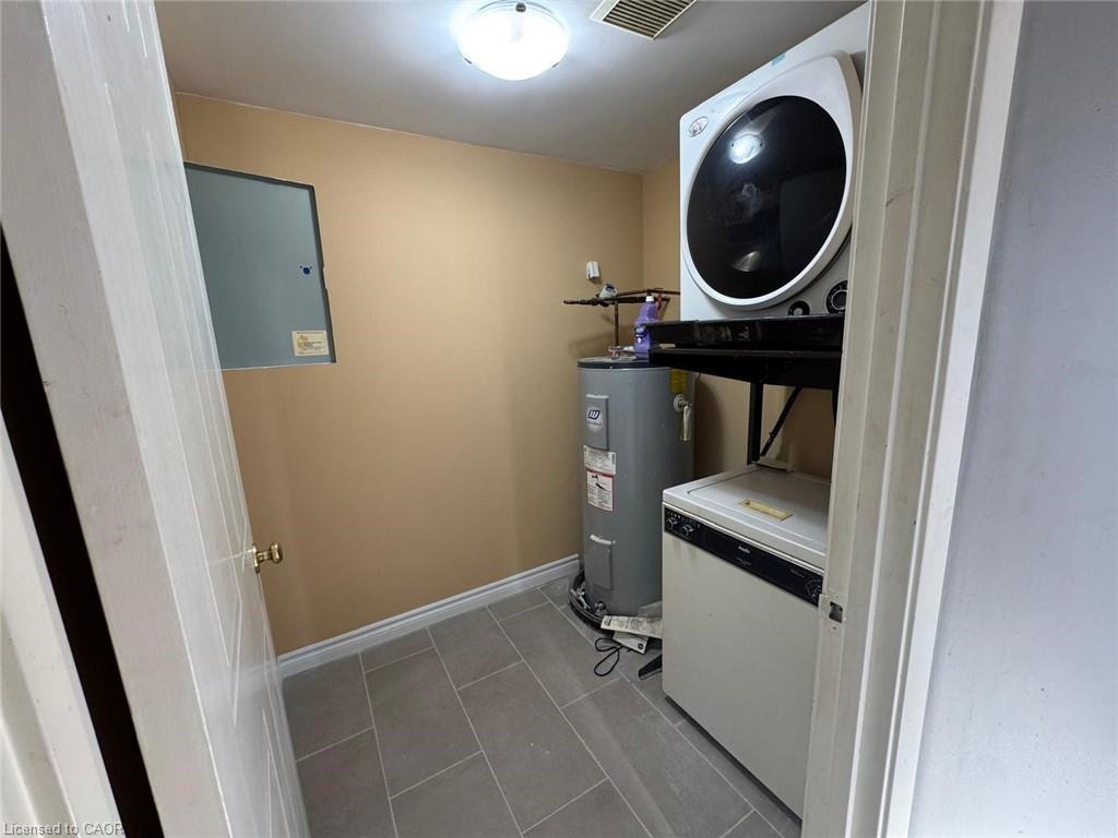 6-3085 Kingsway Drive, Kitchener, ON - Indoor Photo Showing Laundry Room