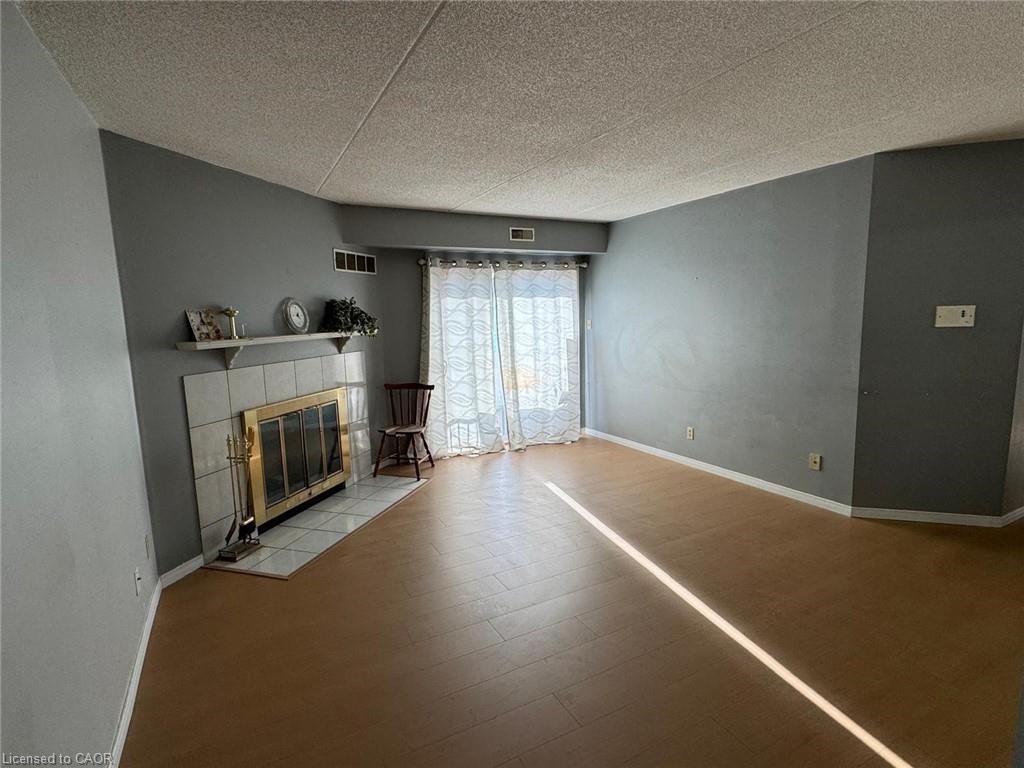 6-3085 Kingsway Drive, Kitchener, ON - Indoor With Fireplace