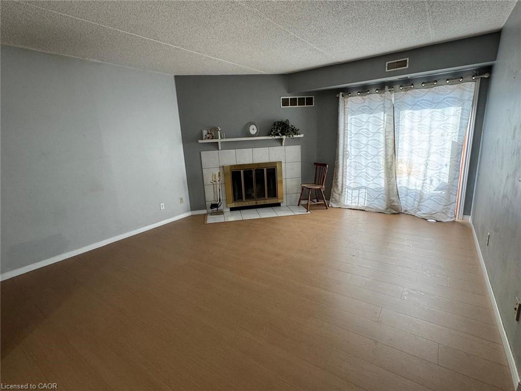 6-3085 Kingsway Drive, Kitchener, ON - Indoor Photo Showing Living Room With Fireplace
