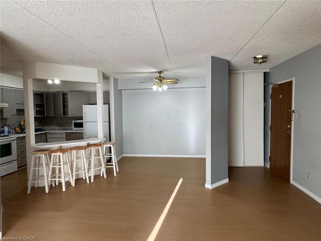 6-3085 Kingsway Drive, Kitchener, ON - Indoor Photo Showing Kitchen