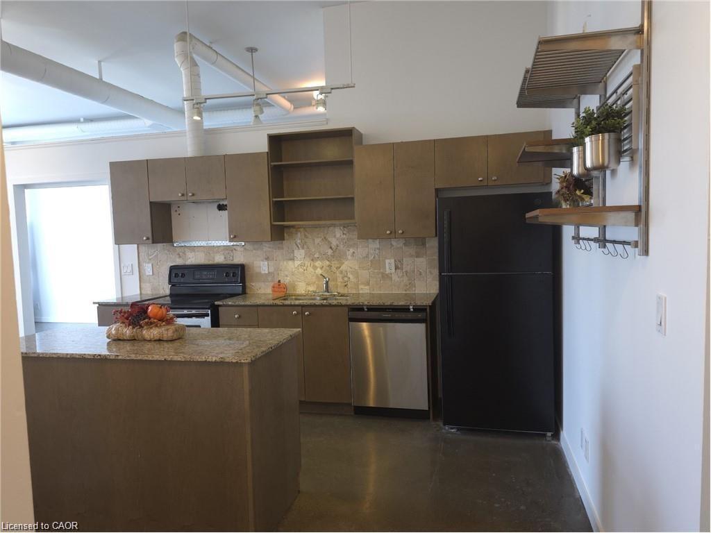 620-404 King Street W, Kitchener, ON - Indoor Photo Showing Kitchen