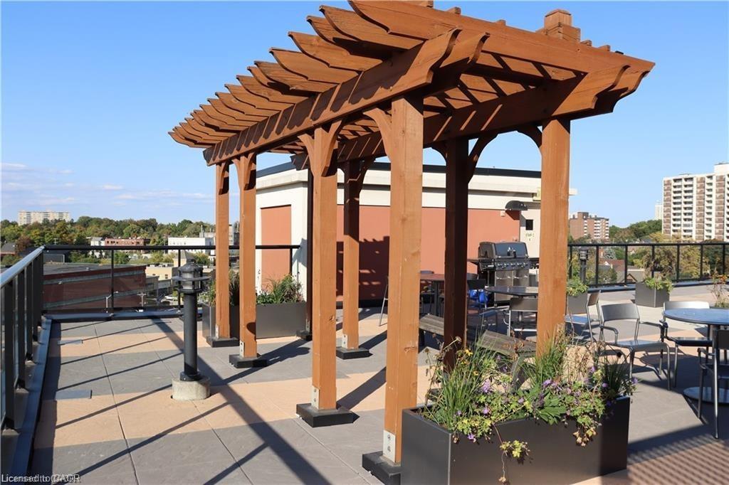 620-404 King Street W, Kitchener, ON - Outdoor