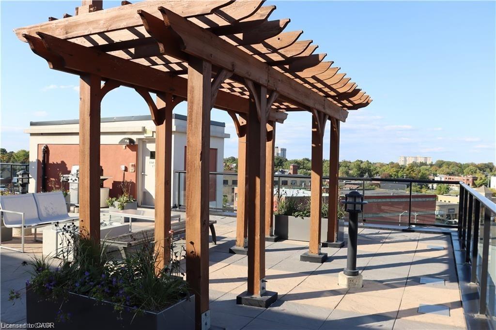 620-404 King Street W, Kitchener, ON - Outdoor