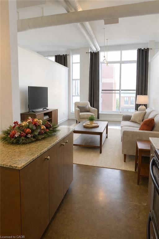 620-404 King Street W, Kitchener, ON - Indoor Photo Showing Living Room