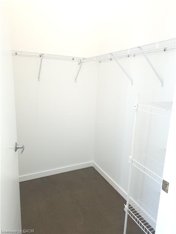 620-404 King Street W, Kitchener, ON - Indoor With Storage