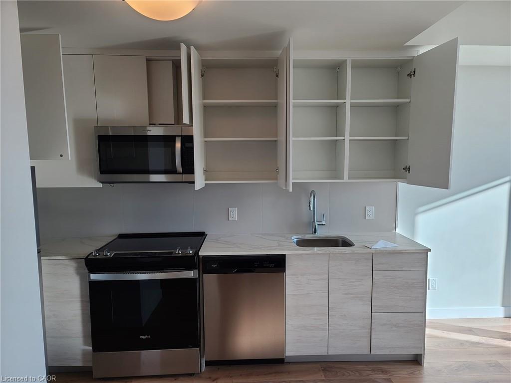 1412-60 Frederick Street, Kitchener, ON - Indoor Photo Showing Kitchen