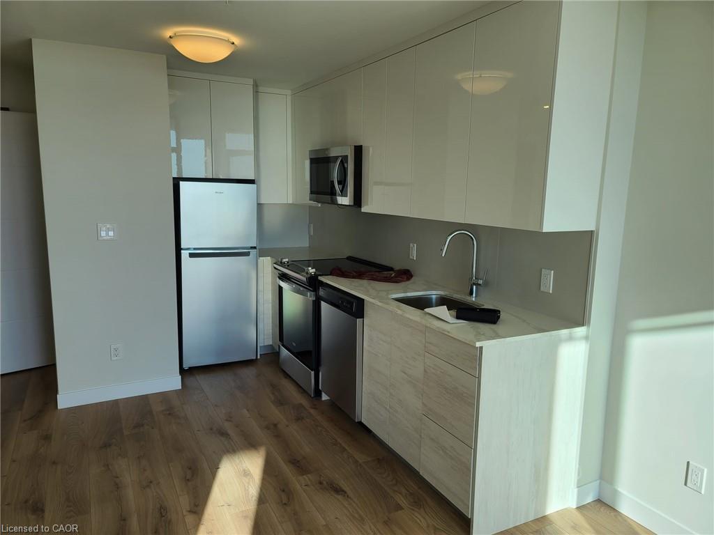 1412-60 Frederick Street, Kitchener, ON - Indoor Photo Showing Kitchen With Stainless Steel Kitchen