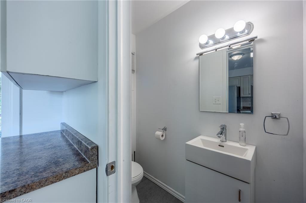 17 Mechanic Street W, Waterford, ON - Indoor Photo Showing Bathroom