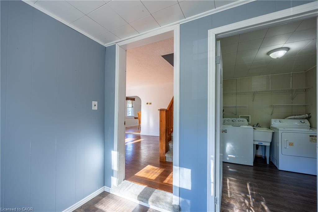 17 Mechanic Street W, Waterford, ON - Indoor Photo Showing Laundry Room