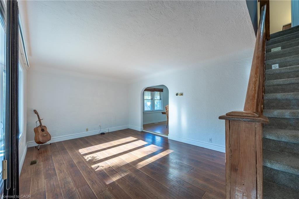 17 Mechanic Street W, Waterford, ON - Indoor Photo Showing Other Room