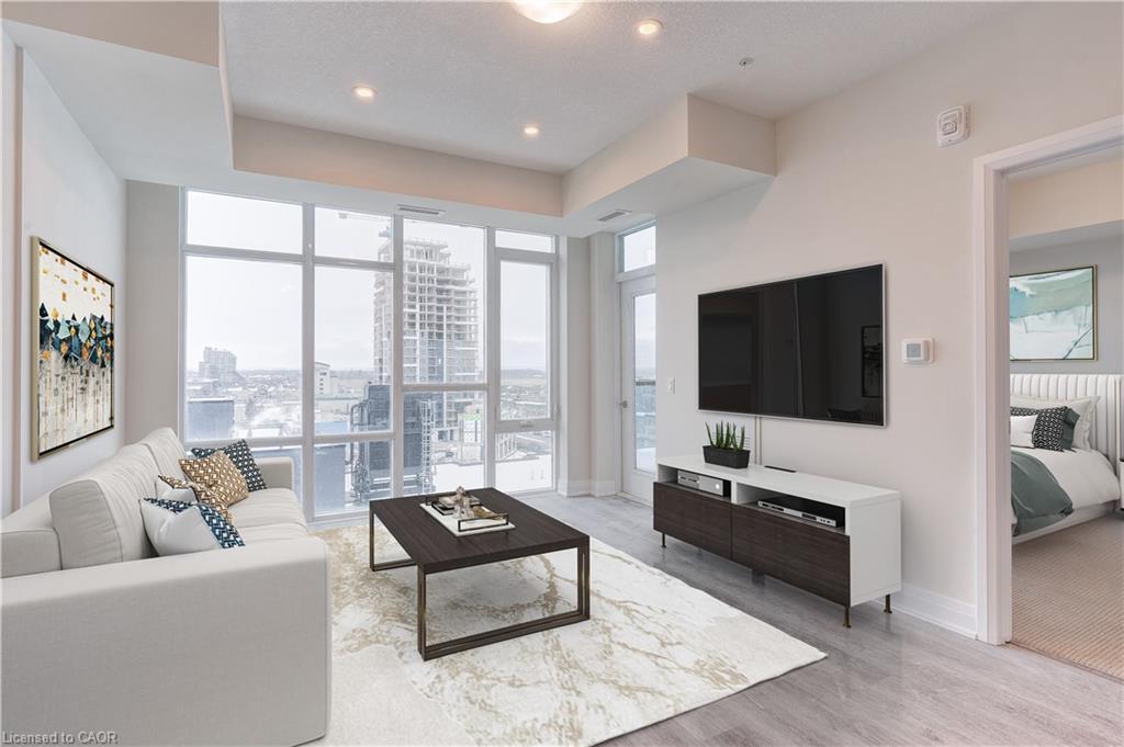 804-16 Concord Place, Grimsby, ON - Indoor Photo Showing Living Room