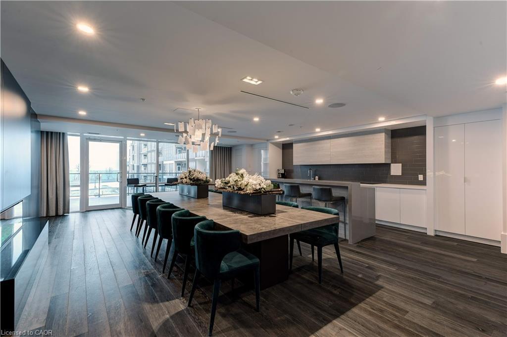 804-16 Concord Place, Grimsby, ON - Indoor Photo Showing Dining Room