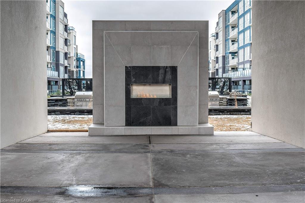 804-16 Concord Place, Grimsby, ON - Indoor Photo Showing Living Room With Fireplace