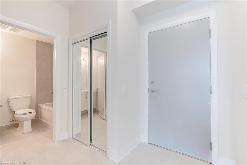 804-16 Concord Place, Grimsby, ON - Indoor Photo Showing Bathroom