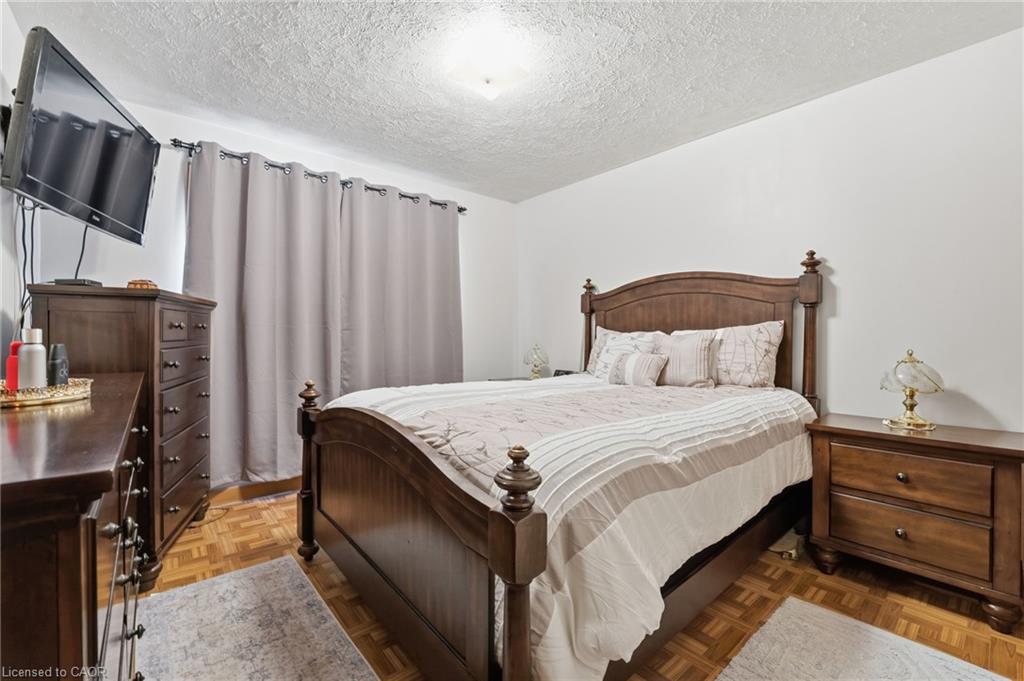 29 Leckie Avenue, Stoney Creek, ON - Indoor Photo Showing Bedroom