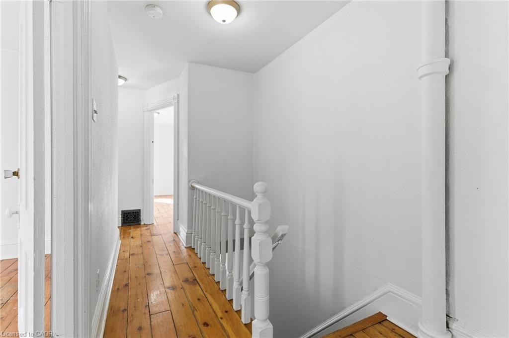 10 Walnut Street, Cambridge, ON - Indoor Photo Showing Other Room