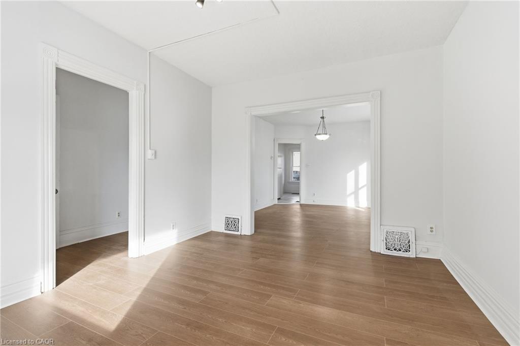 10 Walnut Street, Cambridge, ON - Indoor Photo Showing Other Room