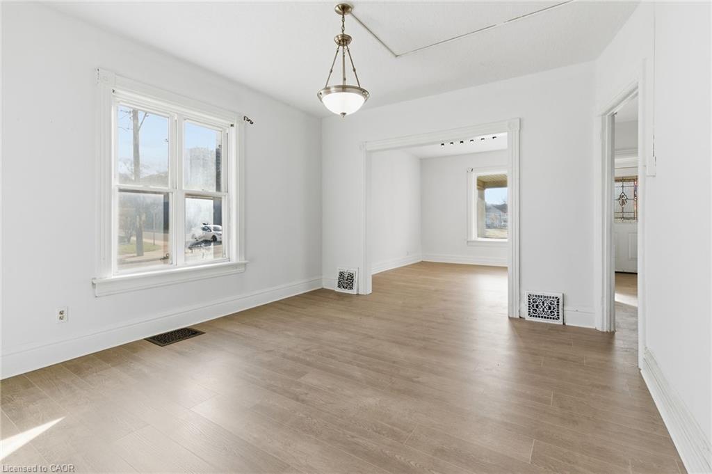 10 Walnut Street, Cambridge, ON - Indoor Photo Showing Other Room