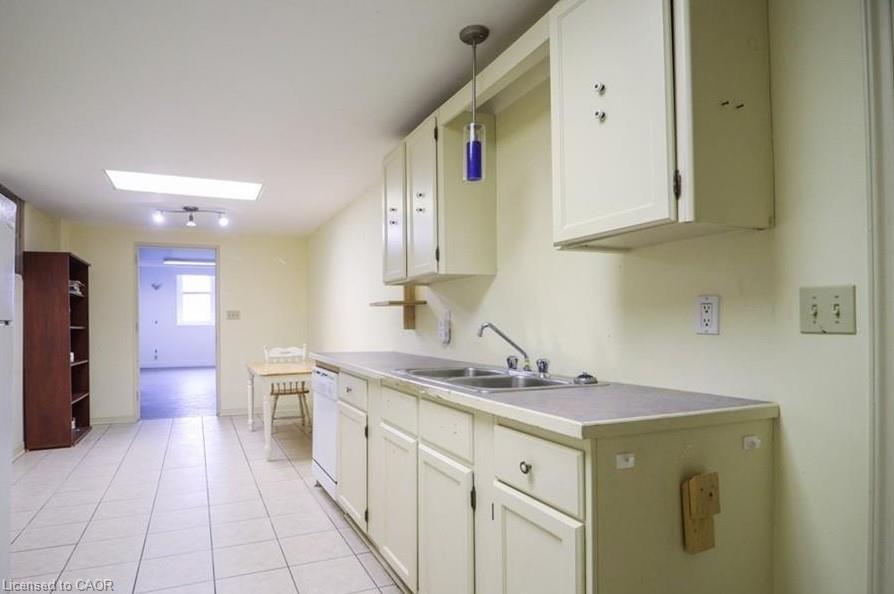 Lower-231 Bay Street N, Hamilton, ON