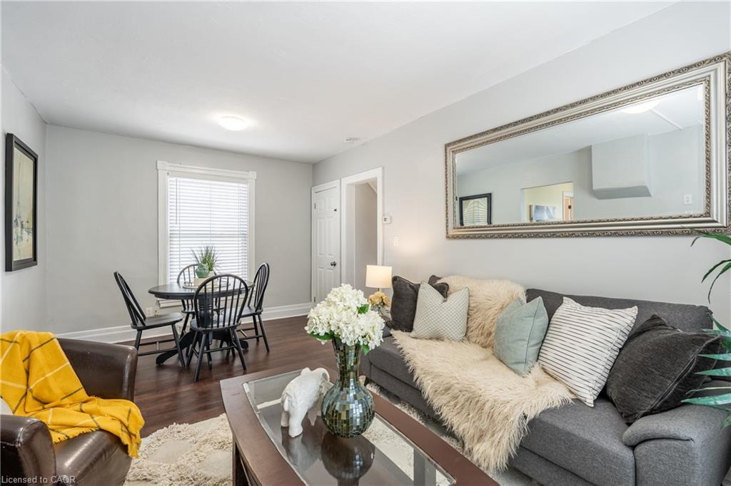 4475 First Avenue, Niagara Falls, ON - Indoor Photo Showing Living Room