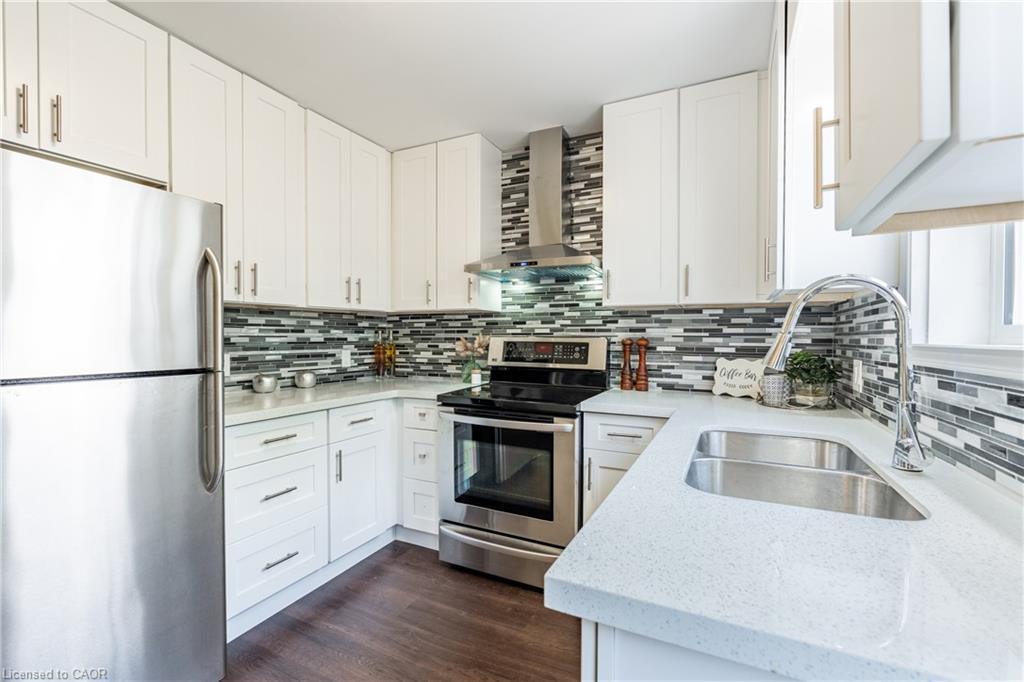 4475 First Avenue, Niagara Falls, ON - Indoor Photo Showing Kitchen With Stainless Steel Kitchen With Double Sink With Upgraded Kitchen