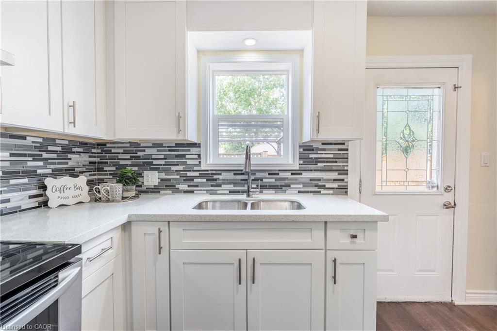 4475 First Avenue, Niagara Falls, ON - Indoor Photo Showing Kitchen With Double Sink