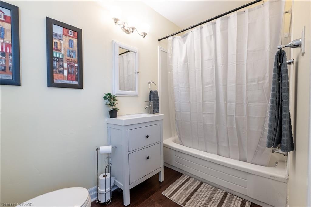 4475 First Avenue, Niagara Falls, ON - Indoor Photo Showing Bathroom