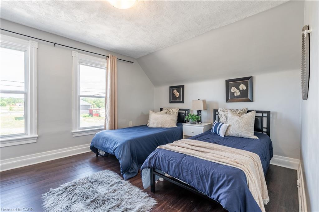 4475 First Avenue, Niagara Falls, ON - Indoor Photo Showing Bedroom