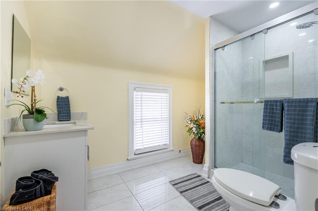 4475 First Avenue, Niagara Falls, ON - Indoor Photo Showing Bathroom