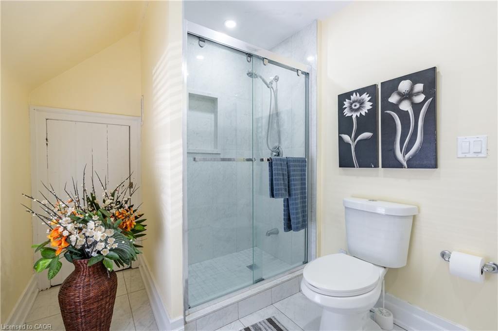 4475 First Avenue, Niagara Falls, ON - Indoor Photo Showing Bathroom