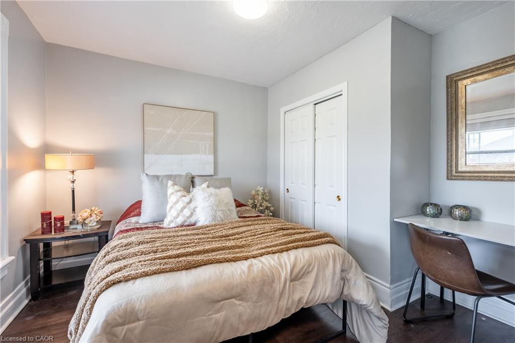 4475 First Avenue, Niagara Falls, ON - Indoor Photo Showing Bedroom