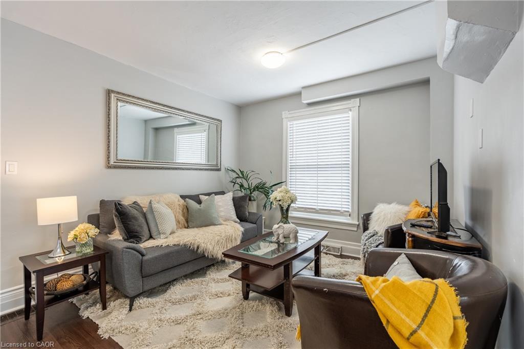 4475 First Avenue, Niagara Falls, ON - Indoor Photo Showing Living Room