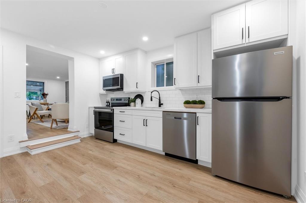 9 Ford Street, Hamilton, ON - Indoor Photo Showing Kitchen