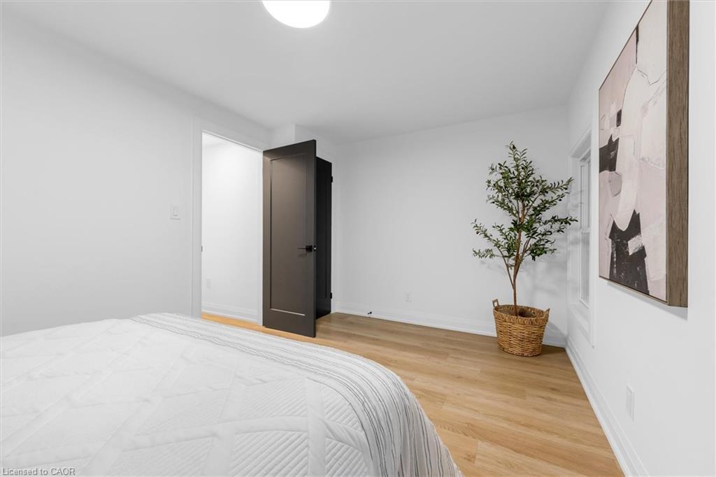 9 Ford Street, Hamilton, ON - Indoor Photo Showing Bedroom