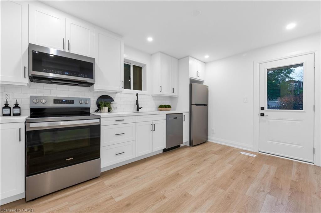 9 Ford Street, Hamilton, ON - Indoor Photo Showing Kitchen