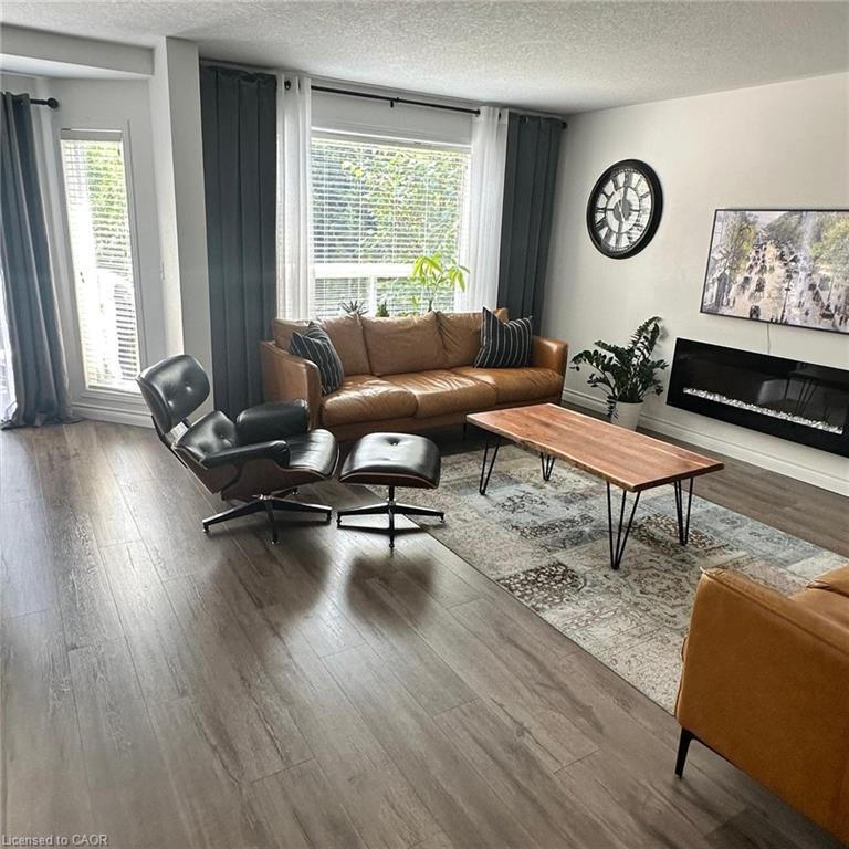 179 Dalecroft Place, Waterloo, ON - Indoor Photo Showing Living Room