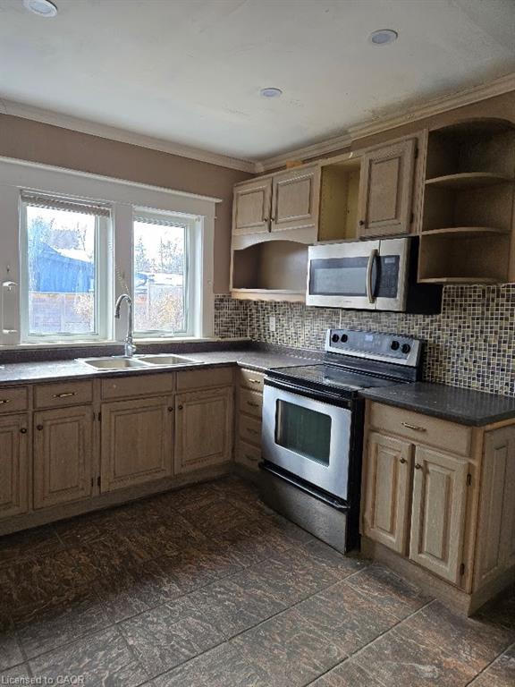 4352 Otter Street, Niagara Falls, ON - Indoor Photo Showing Kitchen