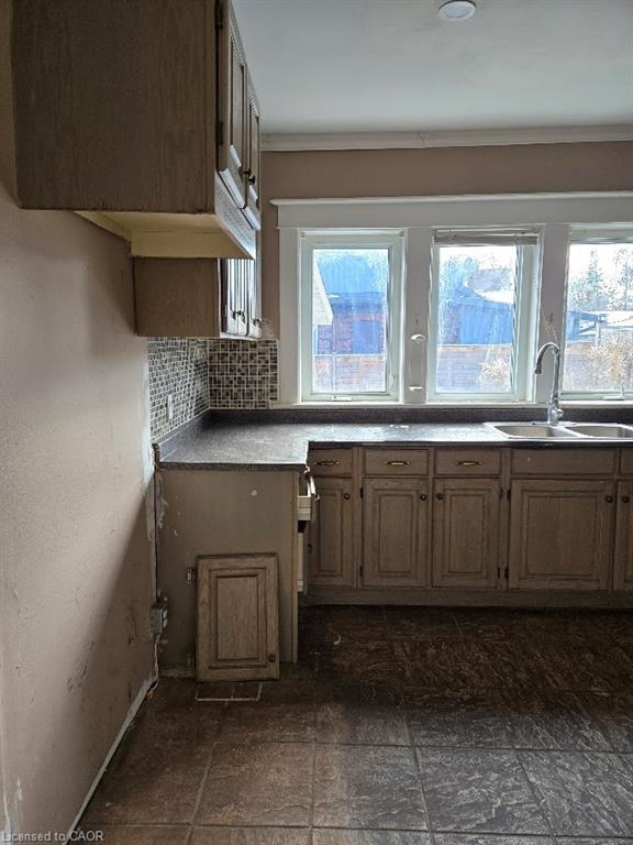 4352 Otter Street, Niagara Falls, ON - Indoor Photo Showing Kitchen
