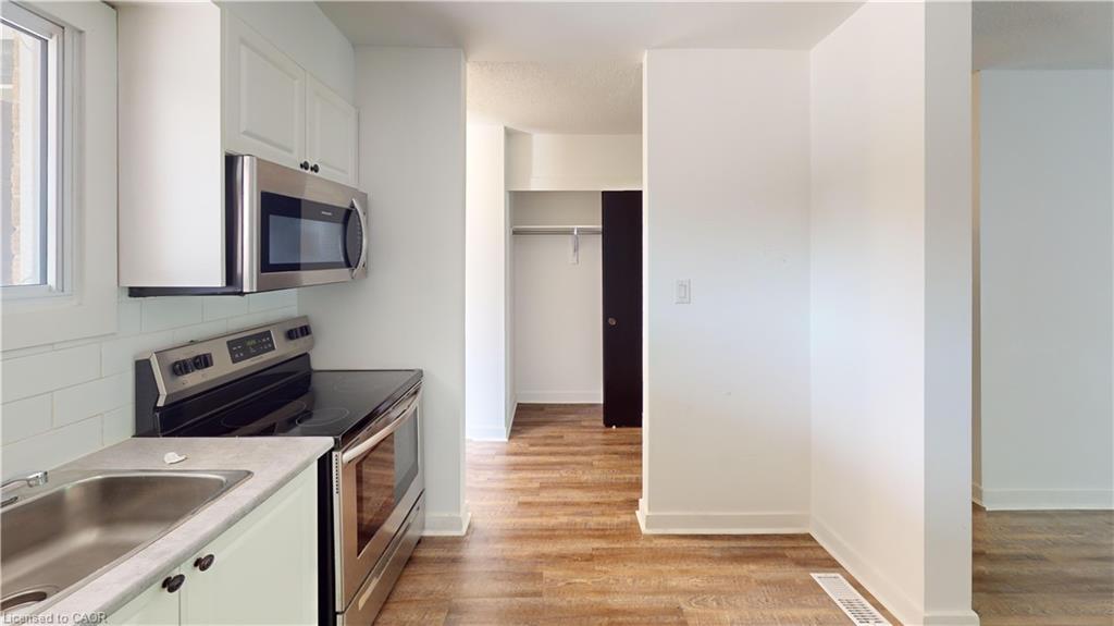15 Millwood Crescent, Kitchener, ON - Indoor Photo Showing Kitchen