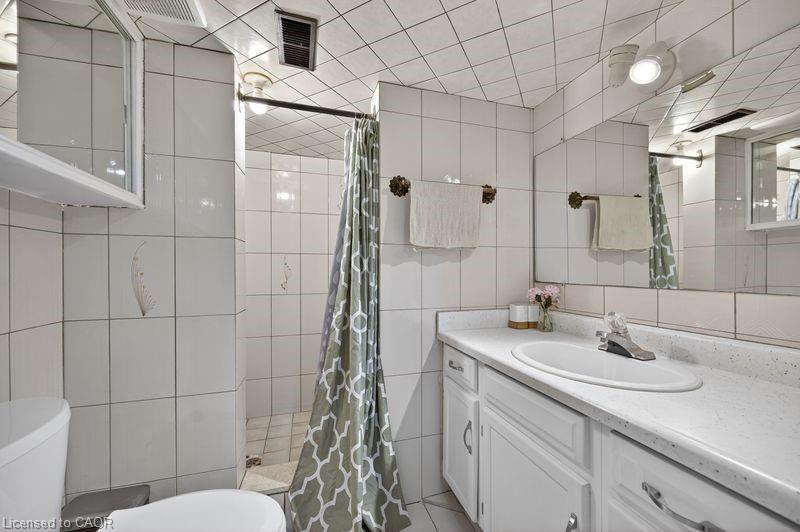 Lower Lvl-44 Aldridge Street, Hamilton, ON - Indoor Photo Showing Bathroom