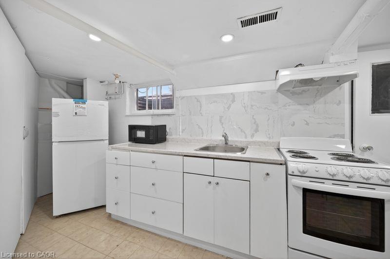 Lower Lvl-44 Aldridge Street, Hamilton, ON - Indoor Photo Showing Kitchen