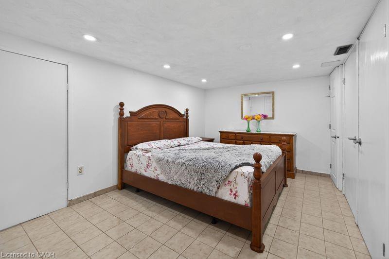 Lower Lvl-44 Aldridge Street, Hamilton, ON - Indoor Photo Showing Bedroom