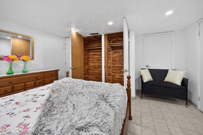 Lower Lvl-44 Aldridge Street, Hamilton, ON - Indoor Photo Showing Bedroom