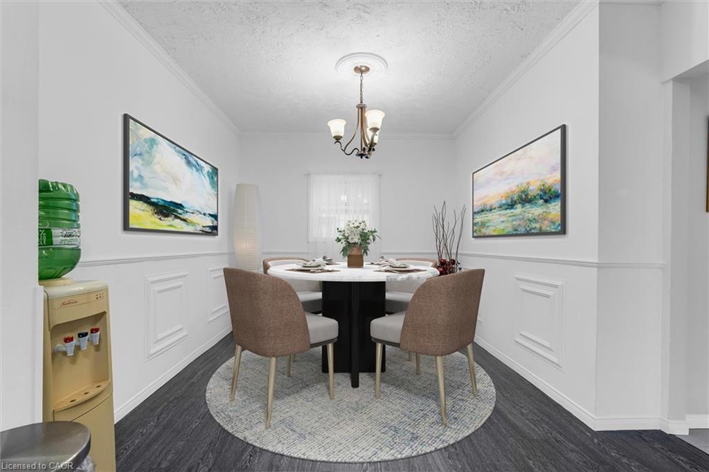 143 Walter Avenue S, Hamilton, ON - Indoor Photo Showing Dining Room