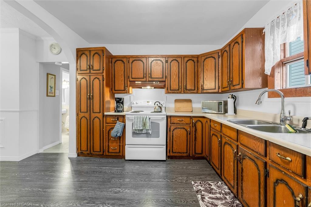 143 Walter Avenue S, Hamilton, ON - Indoor Photo Showing Kitchen With Double Sink