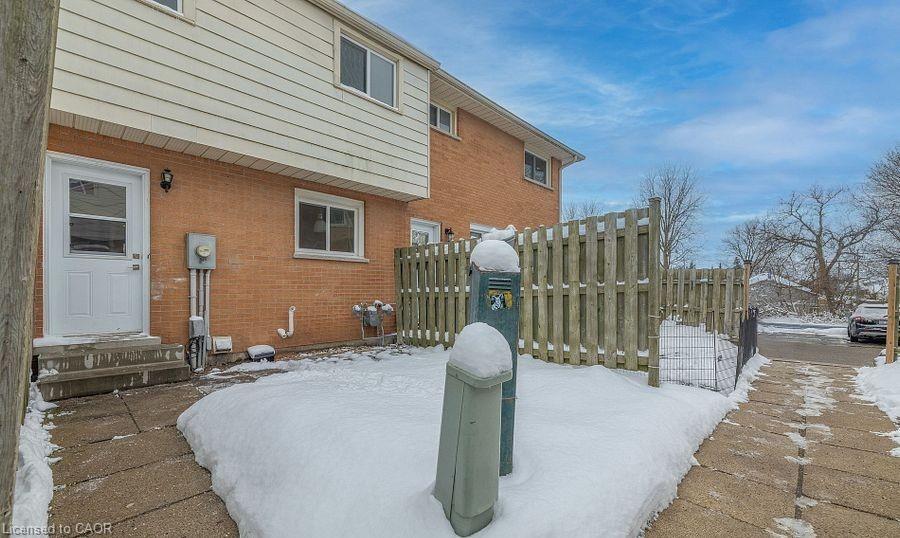 11-78 Bee Street, Woodstock, ON - Outdoor With Exterior