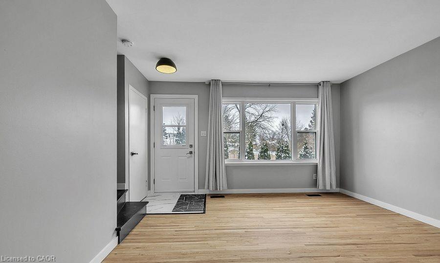 11-78 Bee Street, Woodstock, ON - Indoor Photo Showing Other Room