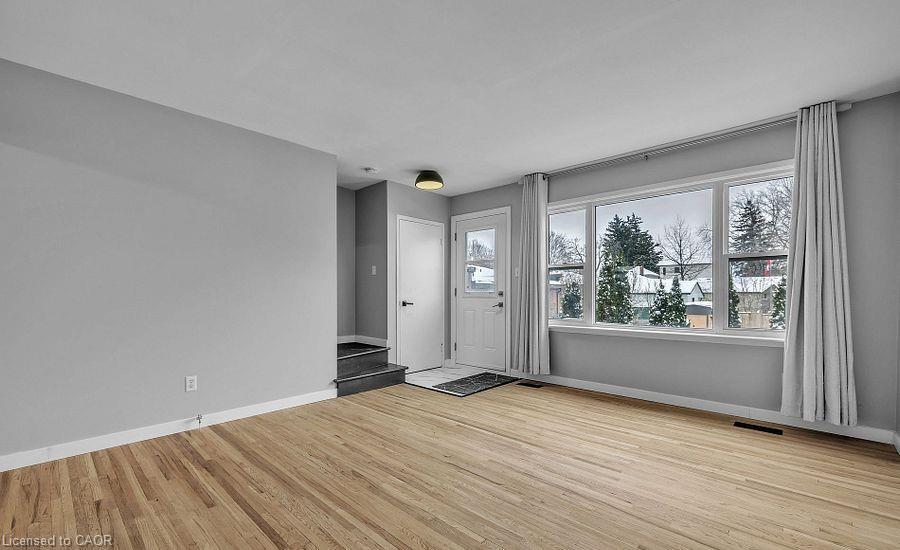 11-78 Bee Street, Woodstock, ON - Indoor Photo Showing Other Room